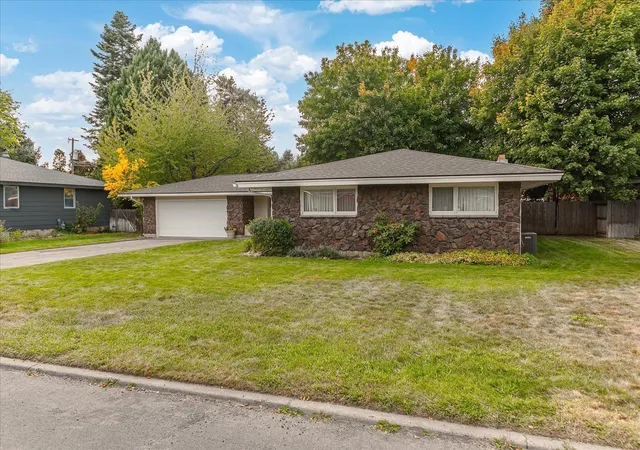 Photo 4 of Single family home for sale at 5910 S Crestline St, Spokane, WA 99223 | MLS# 202625432 | Listing updated on 2026-10-07