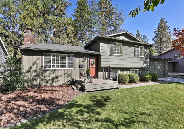 Photo 2 of Single family home for sale at 1515 E 39th Avenue, Spokane, WA 99203 | MLS# 202625433 | Listing updated on 2026-10-07