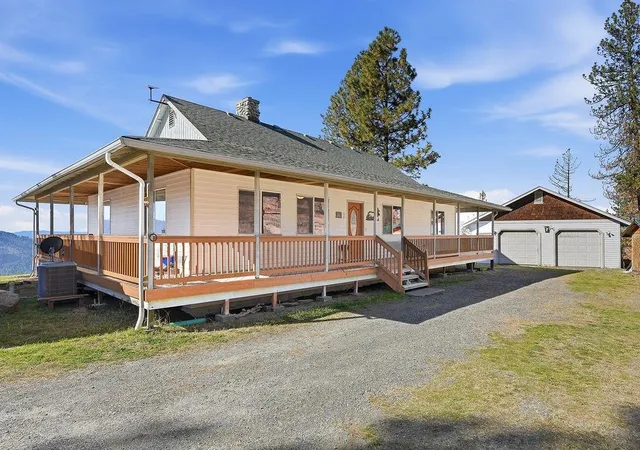 Single family home for sale at 3655 Breckenridge Rd, Rice, WA 99167 | MLS# 202625442