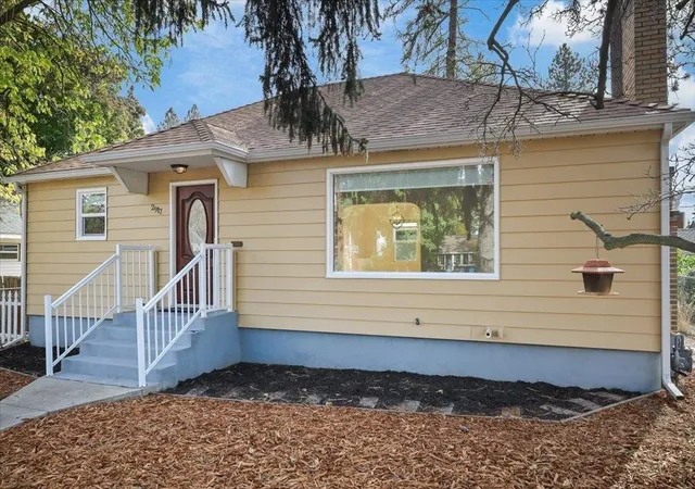 Photo 3 of Single family home for sale at 2917 W Garland Ave, Spokane, WA 99205 | MLS# 202625450 | Listing updated on 2026-10-08