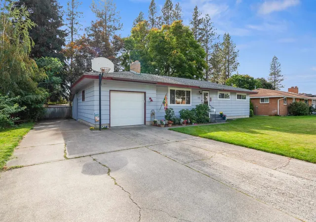 Photo 2 of Single family home for sale at 3105 W Beacon Ave, Spokane, WA 99208 | MLS# 202625452 | Listing updated on 2026-10-08