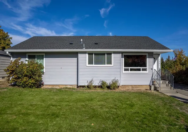 Photo 3 of Single family home for sale at 1321 E 33rd Avenue, Spokane, WA 99203 | MLS# 202625455 | Listing updated on 2026-10-08