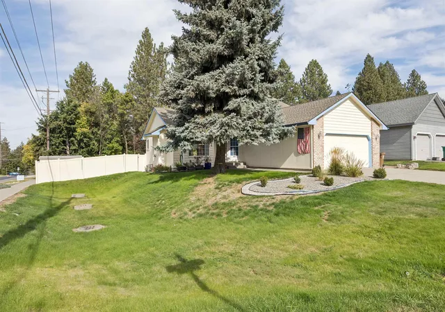 Photo 2 of Single family home for sale at 4303 E 39th Avenue, Spokane, WA 99223 | MLS# 202625463 | Listing updated on 2026-10-08