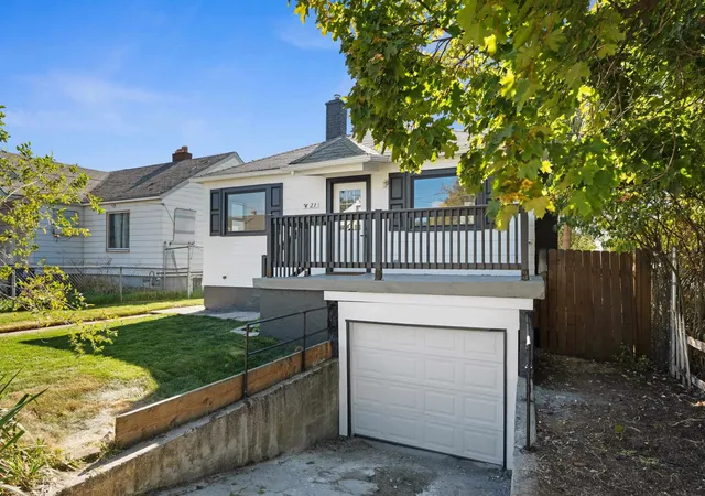 Photo 2 of Single family home for sale at 21 W Courtland Ave, Spokane, WA 99205 | MLS# 202625490 | Listing updated on 2026-10-09