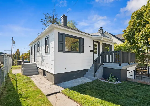 Photo 3 of Single family home for sale at 21 W Courtland Ave, Spokane, WA 99205 | MLS# 202625490 | Listing updated on 2026-10-09