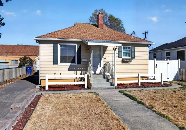 Single family home for sale at 2911 E Hoffman Ave, Spokane, WA 99207 | MLS# 202625491