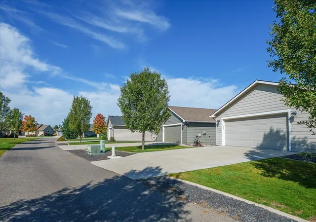 Photo 3 of Single family home for sale at 22560 E Wellington Pkwy, Liberty Lake, WA 99019 | MLS# 202625494 | Listing updated on 2026-10-17