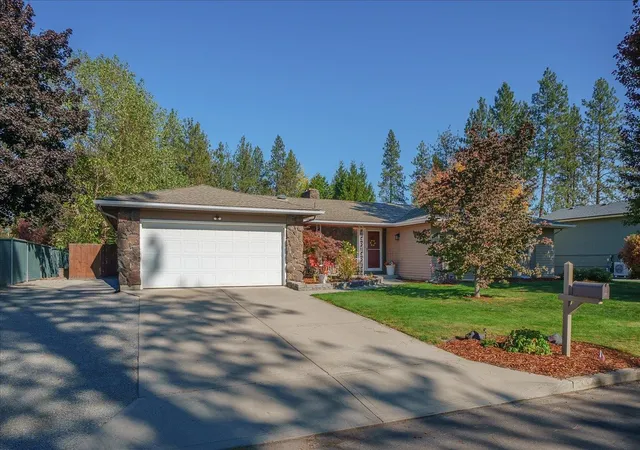 Photo 1 of Single family home for sale at 328 W Brierwood Ave, Spokane, WA 99218 | MLS# 202625500 | Listing updated on 2026-10-08