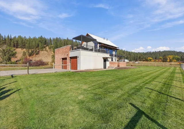 Photo 2 of Single family home for sale at 10422 S Hangman Valley Rd, Spokane, WA 99224 | MLS# 202625504 | Listing updated on 2026-10-09