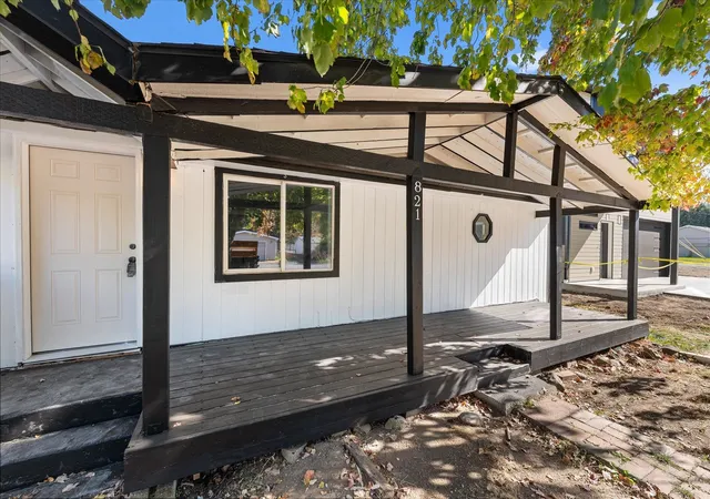 Photo 2 of Single family home for sale at 821 S Chronicle St, Spokane Valley, WA 99212 | MLS# 202625517 | Listing updated on 2026-10-09