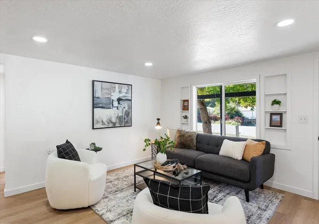 Photo 3 of Single family home for sale at 821 S Chronicle St, Spokane Valley, WA 99212 | MLS# 202625517 | Listing updated on 2026-10-09