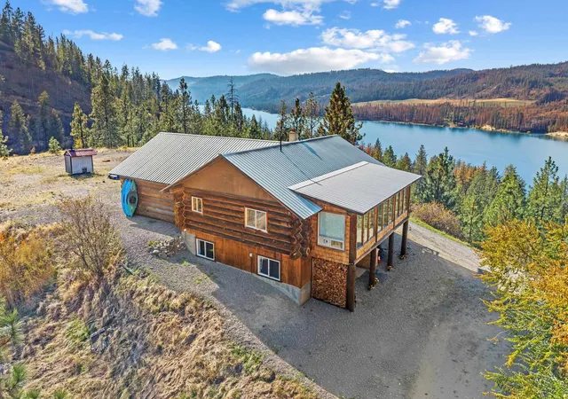 Photo 1 of Single family home for sale at 3885 S 395 Highway, Gifford, WA 99131 | MLS# 202625551 | Listing updated on 2026-10-09