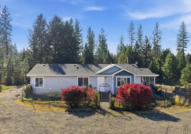 Photo 1 of Manufactured home for sale at 127 W Montgomery Rd, Deer Park, WA 99006 | MLS# 202625564 | Listing updated on 2026-10-09
