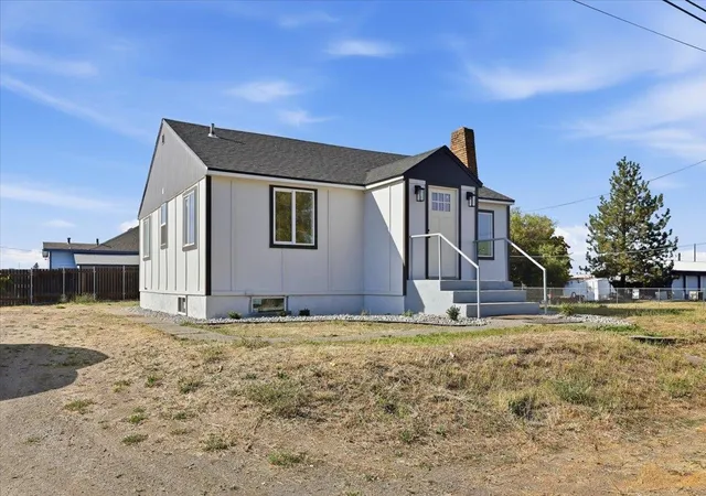 Photo 2 of Single family home for sale at 5321 N Freya St, Spokane, WA 99217 | MLS# 202625565 | Listing updated on 2026-10-09