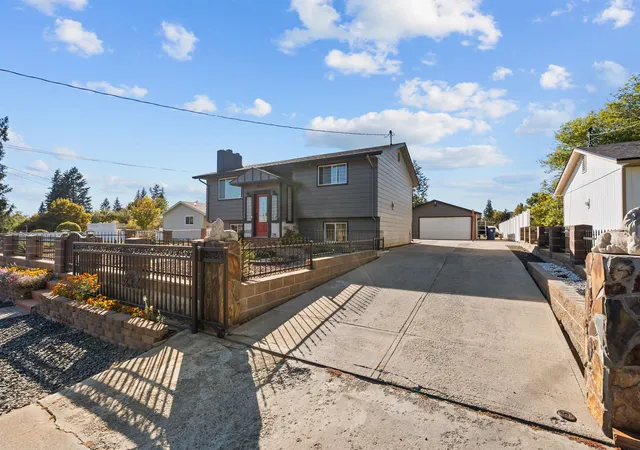 Photo 3 of Single family home for sale at 6423 N Altamont St, Spokane, WA 99217 | MLS# 202625566 | Listing updated on 2026-10-09