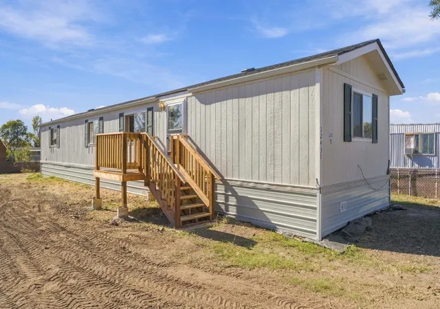 Photo 1 of Manufactured home for sale at 12585 W Frank St, Airway Heights, WA 99001 | MLS# 202625586 | Listing updated on 2026-10-09