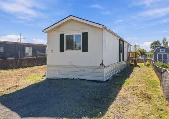 Photo 3 of Manufactured home for sale at 12585 W Frank St, Airway Heights, WA 99001 | MLS# 202625586 | Listing updated on 2026-10-09