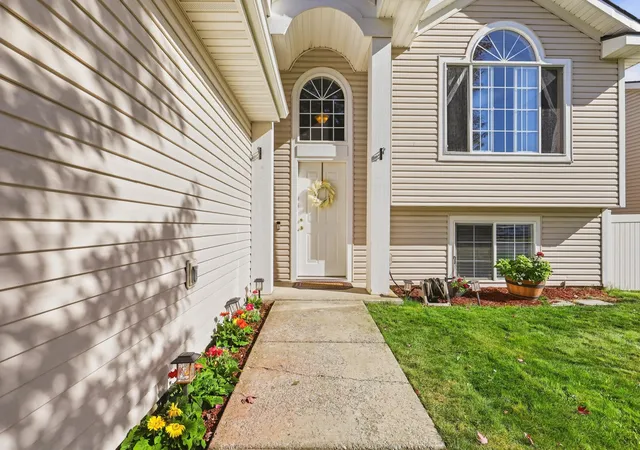Photo 2 of Single family home for sale at 9008 N Oak St, Spokane, WA 99208 | MLS# 202625588 | Listing updated on 2026-10-10