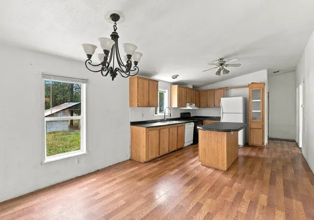Photo 4 of Manufactured home for sale at 6442 Pascal Loop Rd, Fruitland, WA 99129 | MLS# 202625592 | Listing updated on 2026-10-09