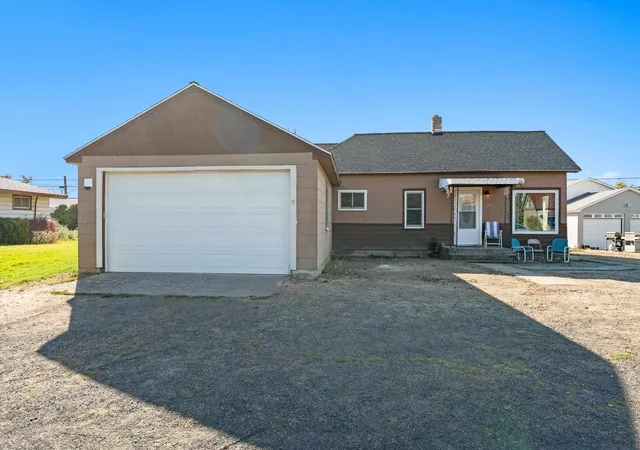 Photo 1 of Single family home for sale at 611 W 4th Street, Sprague, WA 99032 | MLS# 202625596 | Listing updated on 2026-10-10