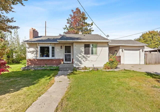 Single family home for sale at 8111 E Knox Ave, Spokane Valley, WA 99212 | MLS# 202625602