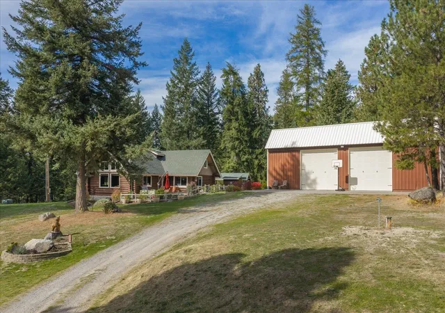 Photo 2 of Single family home for sale at 14305 N W Newman Lake Rd, Newman Lake, WA 99025 | MLS# 202625612 | Listing updated on 2026-10-09