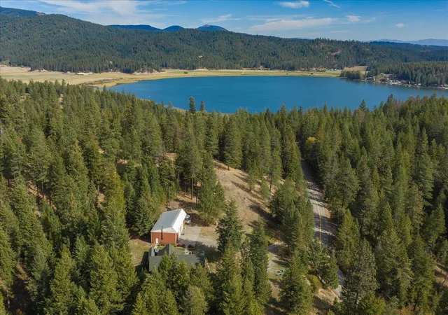 Photo 3 of Single family home for sale at 14305 N W Newman Lake Rd, Newman Lake, WA 99025 | MLS# 202625612 | Listing updated on 2026-10-09