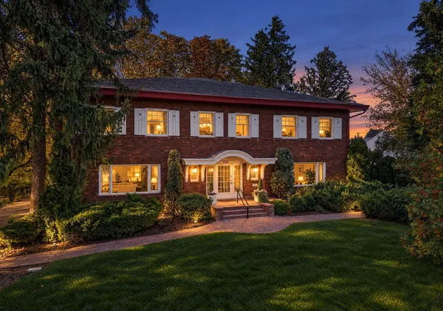 Photo 3 of Mansion for sale at 724 W Cliff Dr, Spokane, WA 99204 | MLS# 202625615 | Listing updated on 2026-10-10
