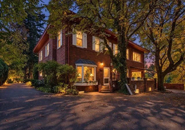 Photo 3 of Single family home for sale at 724 W Cliff Dr, Spokane, WA 99204 | MLS# 202625615 | Listing updated on 2026-10-10