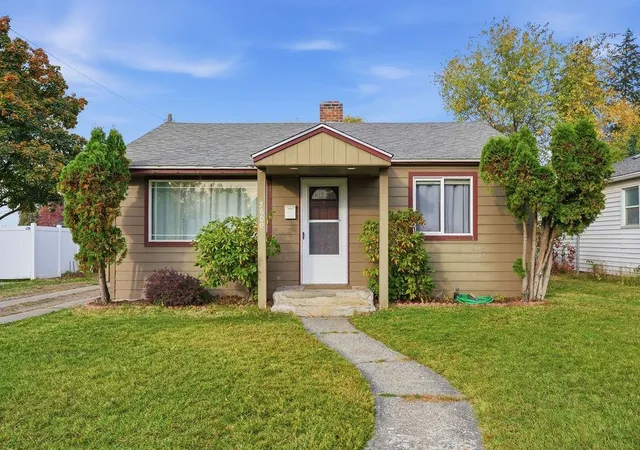 Photo 2 of Single family home for sale at 5609 N Cochran St, Spokane, WA 99205 | MLS# 202625616 | Listing updated on 2026-10-09