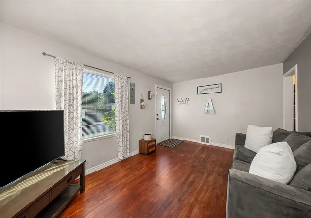 Photo 3 of Single family home for sale at 1911 E Rich Ave, Spokane, WA 99207 | MLS# 202625639 | Listing updated on 2026-10-10