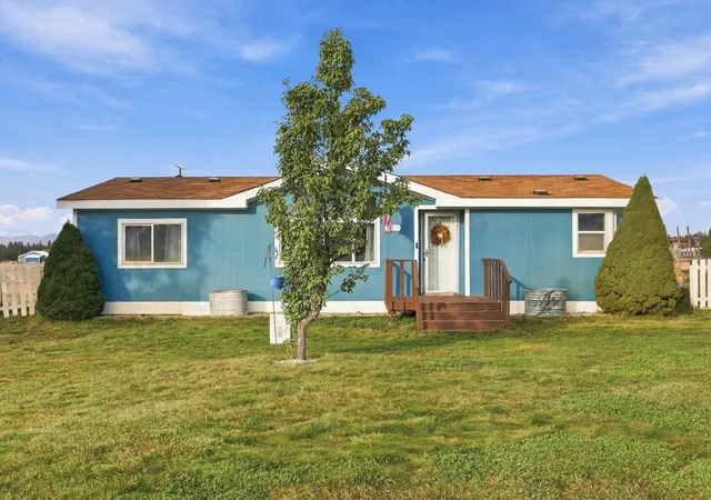 Photo 3 of Manufactured home for sale at 40325 N Sunset Ln, Deer Park, WA 99006 | MLS# 202625644 | Listing updated on 2026-10-17