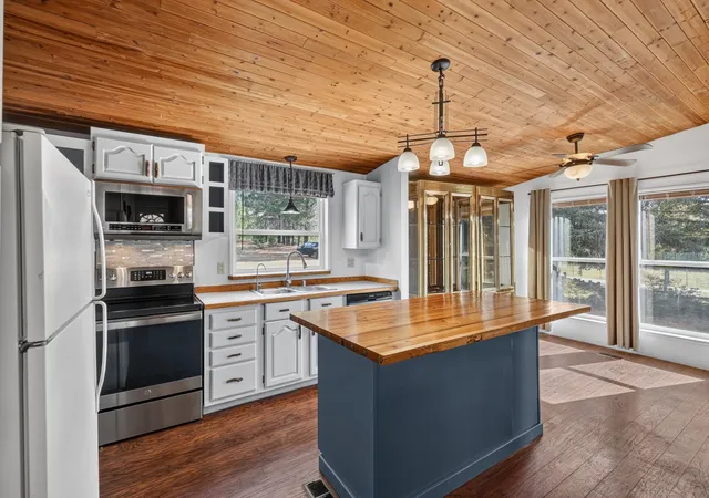 Photo 4 of Manufactured home for sale at 7634 Deer Valley Rd, Newport, WA 99156 | MLS# 202625648 | Listing updated on 2026-10-11