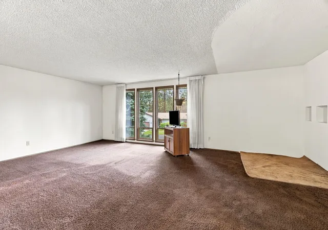 Photo 3 of Sale Pending at 8422 N General Grant Way, Spokane, WA 99208 | MLS# 202625653 | Listing updated on 2026-10-23