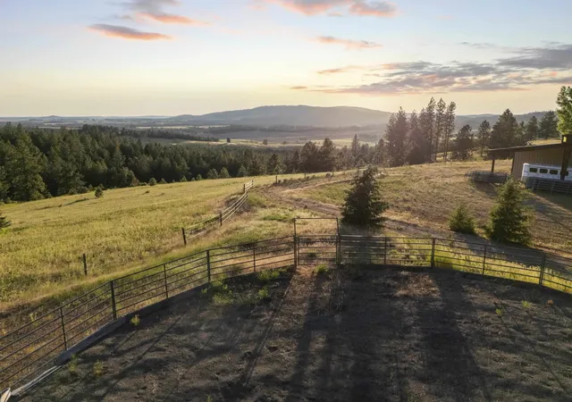 Photo 2 of Single family home for sale at 10718 S Mica Vista Ln, Mica, WA 99023 | MLS# 202625659 | Listing updated on 2026-10-19
