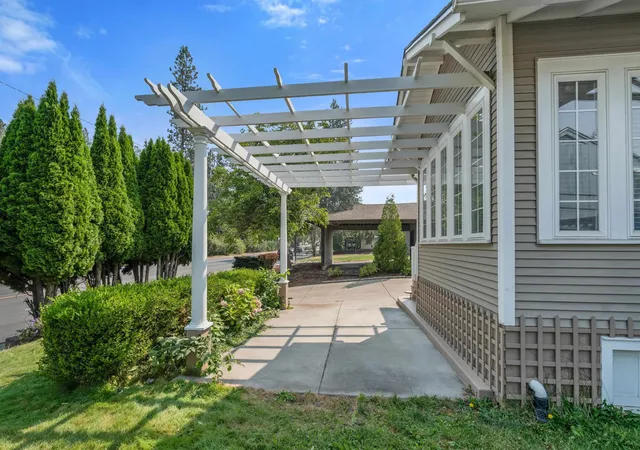 Photo 3 of Multi family home for sale at 1128 E 29th Avenue, Spokane, WA 99203 | MLS# 202625668 | Listing updated on 2026-10-19