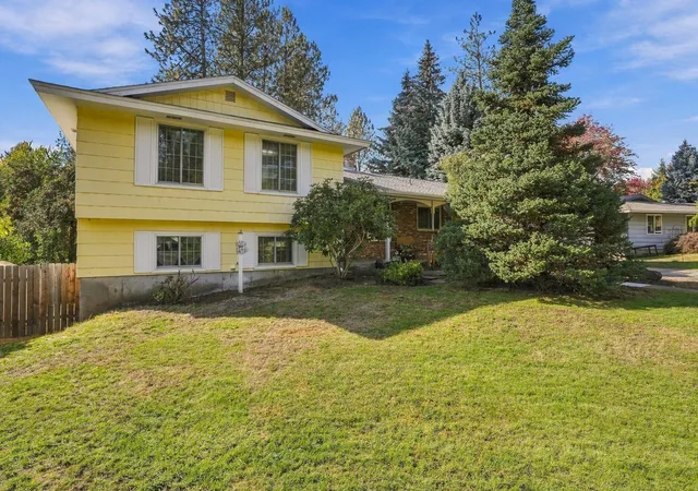 Single family home for sale at 4926 W Fernwood Ct, Spokane, WA 99208 | MLS# 202625672