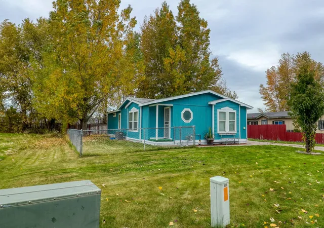 Photo 1 of Manufactured home for sale at 201 E Meadowmere Way, Deer Park, WA 99006 | MLS# 202625674 | Listing updated on 2026-10-19