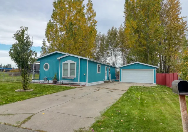 Photo 2 of Manufactured home for sale at 201 E Meadowmere Way, Deer Park, WA 99006 | MLS# 202625674 | Listing updated on 2026-10-19