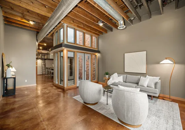 Photo 3 of Sale Pending at 152 S Jefferson St, Spokane, WA 99201 | MLS# 202625677 | Listing updated on 2026-10-17