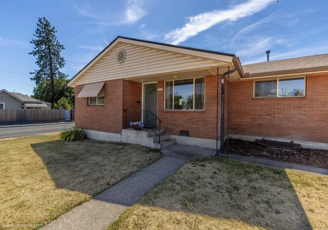 Photo 2 of Multi family home for sale at 4703 N Stevens St, Spokane, WA 99205 | MLS# 202625686 | Listing updated on 2026-10-19
