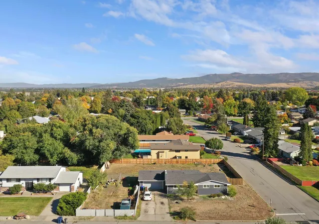 Photo 1 of Sale Pending at 1004 N Best Rd, Spokane Valley, WA 99216 | MLS# 202625687 | Listing updated on 2026-10-20