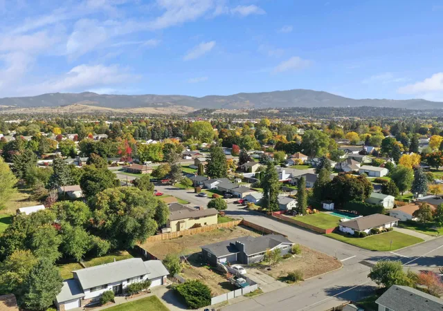 Photo 2 of Sale Pending at 1004 N Best Rd, Spokane Valley, WA 99216 | MLS# 202625687 | Listing updated on 2026-10-20