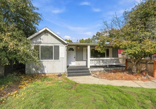 Photo 2 of Single family home for sale at 3807 E 29th Avenue, Spokane, WA 99223 | MLS# 202625688 | Listing updated on 2026-10-19