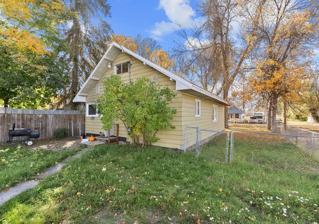 Photo 3 of Single family home for sale at 301 2nd Avenue, Cusick, WA 99119 | MLS# 202625692 | Listing updated on 2026-10-19