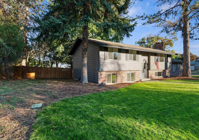 Photo 2 of Single family home for sale at 4327 S Martin St, Spokane, WA 99203 | MLS# 202625712 | Listing updated on 2026-10-20