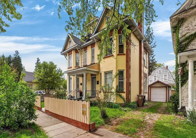 Photo 2 of Multi family home for sale at 1122 S Walnut St, Spokane, WA 99204 | MLS# 202625718 | Listing updated on 2026-10-20