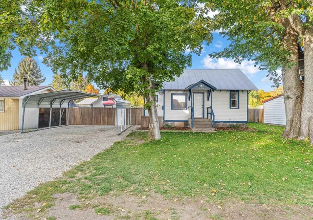 Photo 2 of Sale Pending at 1112 W Main Ave, Chewelah, WA 99109 | MLS# 202625723 | Listing updated on 2026-10-19