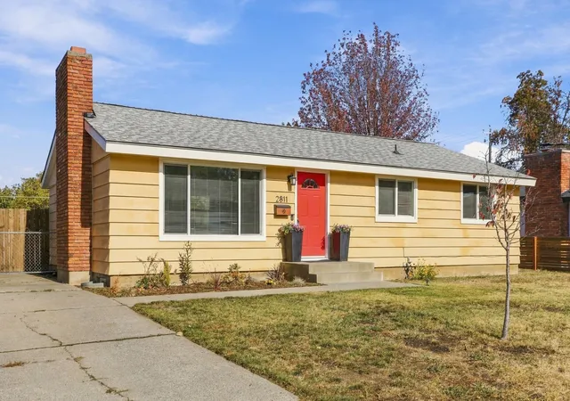 Photo 3 of Single family home for sale at 2811 E 39th Avenue, Spokane, WA 99223 | MLS# 202625745 | Listing updated on 2026-10-21