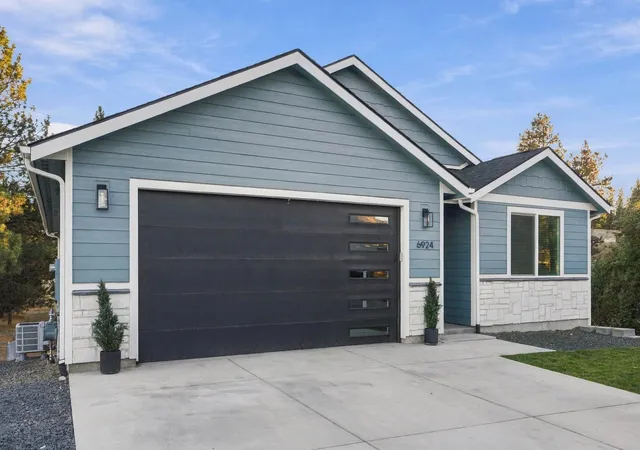 Photo 2 of Single family home for sale at 6924 E 11th Avenue, Spokane Valley, WA 99212 | MLS# 202625746 | Listing updated on 2026-10-15